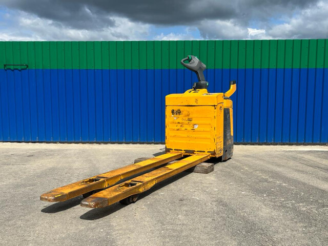 Transpaleta Electrica Jungheinrich ERE 225, 2012-2015, Cu Incarcator, Fabricat In Germania, 2 bucati. Transpaleta Electrica Jungheinrich ERE 225, 2012-2015, Cu Incarcator, Fabricat In Germania, 2 bucati.