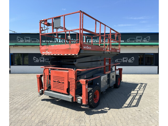 Nacela Skyjack SJ9250 - 2016 / 15,2 m Inaltime / Scena L 4250+1720 l 1820 Nacela Skyjack SJ9250 - 2016 / 15,2 m Inaltime / Scena L 4250+1720 l 1820