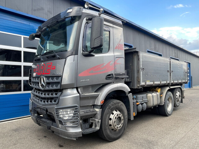 Mercedes Benz Arocs 2543 Euro6 | Basculanta Langendorf trilaterala | Axă liftanta si viratoare Mercedes Benz Arocs 2543 Euro6 | Basculanta Langendorf trilaterala | Axă liftanta si viratoare