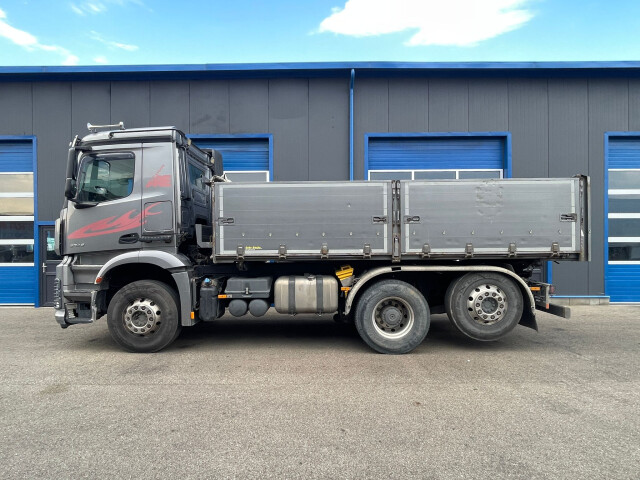 Mercedes Benz Arocs 2543 Euro6 | Basculanta Langendorf trilaterala | Axă liftanta si viratoare Mercedes Benz Arocs 2543 Euro6 | Basculanta Langendorf trilaterala | Axă liftanta si viratoare