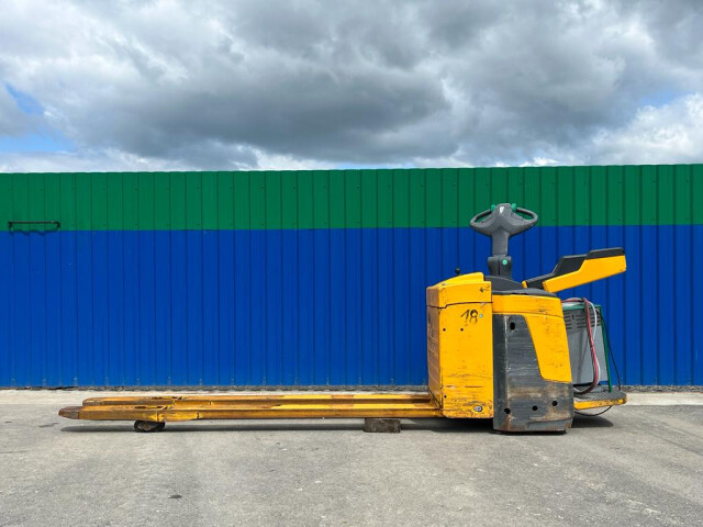 Transpaleta Electrica Jungheinrich ERE 225, 2012-2015, Cu Incarcator, Fabricat In Germania, 2 bucati. Transpaleta Electrica Jungheinrich ERE 225, 2012-2015, Cu Incarcator, Fabricat In Germania, 2 bucati.